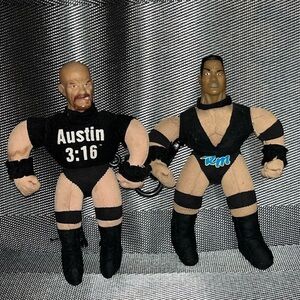 WWF Stone Cold Steve Austin Mischief & Dwayne The Rock Johnson keychains 1999